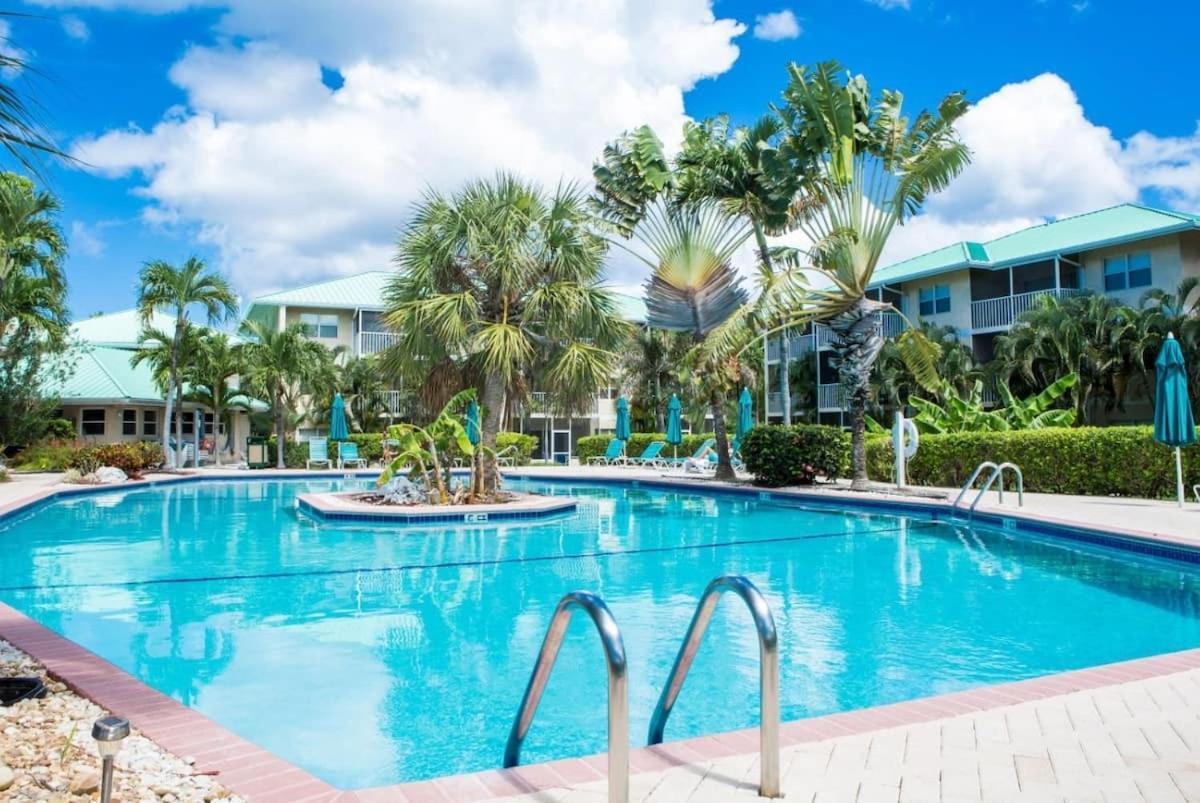 Beach Living At Plantation Village Blgs George Town Eksteriør billede