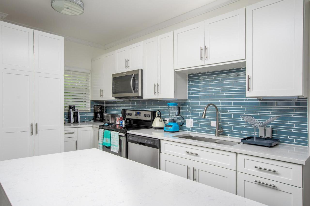 Beach Living At Plantation Village Blgs George Town Eksteriør billede