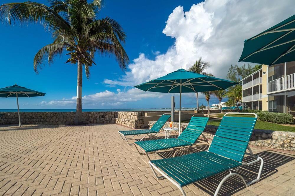 Beach Living At Plantation Village Blgs George Town Eksteriør billede